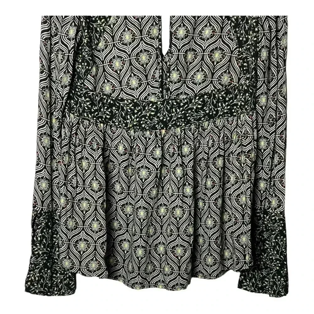 1514. FREE‎ PEOPLE ROLLING HILLS FLARED SLEEVE TOP SIZE XSMALL FLORAL PATTERN